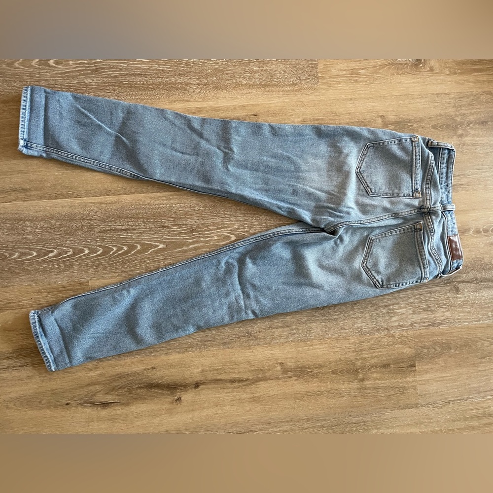 Hollister Mom Jeans Size 00R - Picture 2 of 4